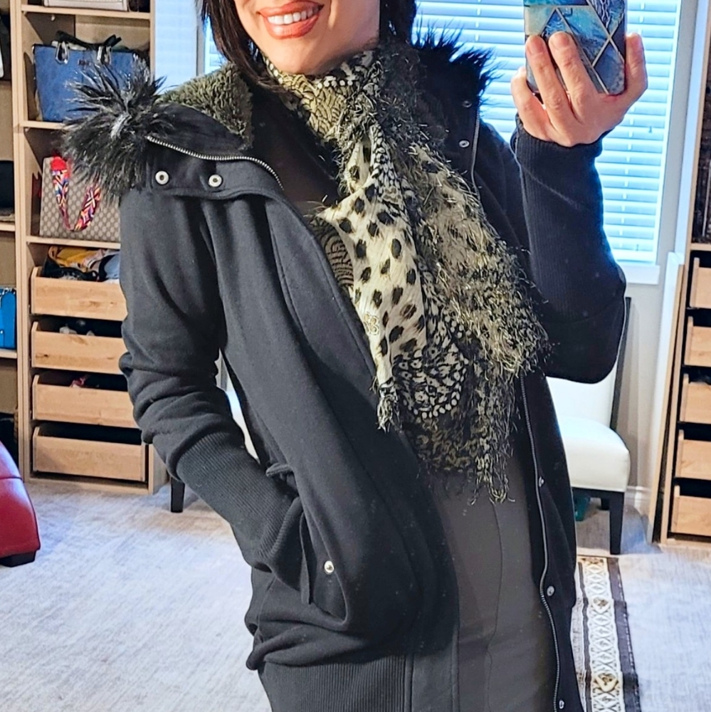 Gorgeous and light animal print scarf